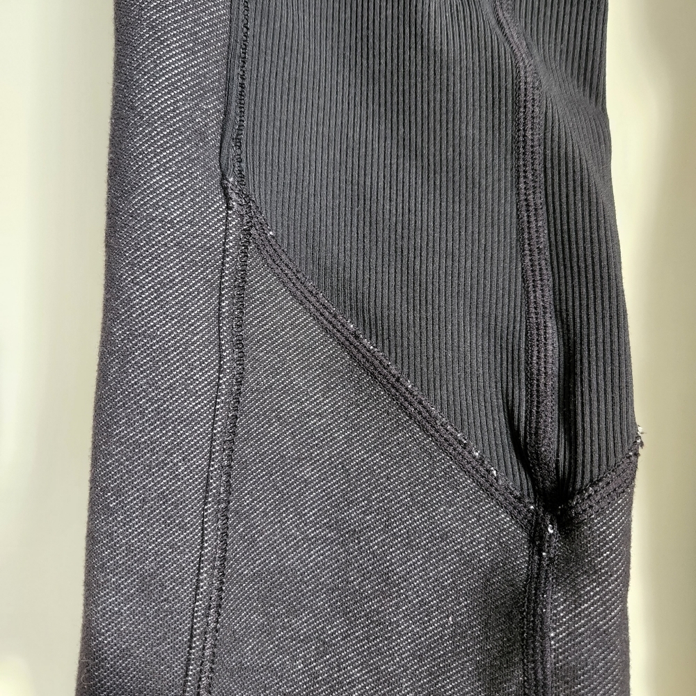 *SOLD* Lululemon leggings tights black sz 2 - Picture 4 of 4